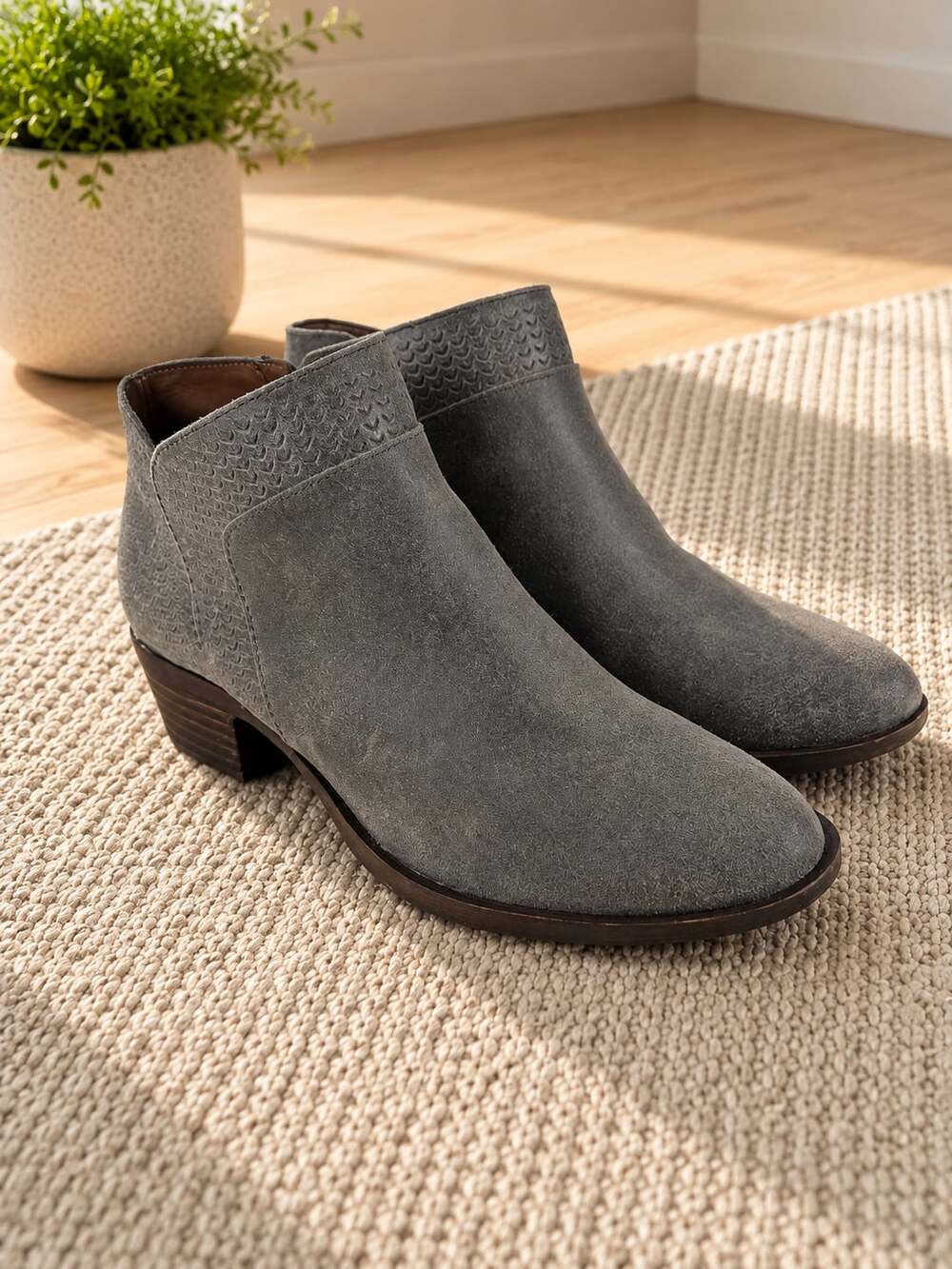Lucky Brand Brintly Gray Suede Ankle Boots Booties Women’s 8.5 M Side Zip
